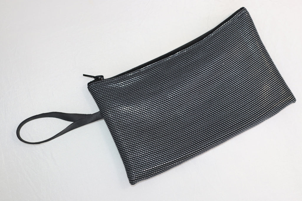 Pochette SHAMA bi-matière en chambre à air de camion et en latex gris