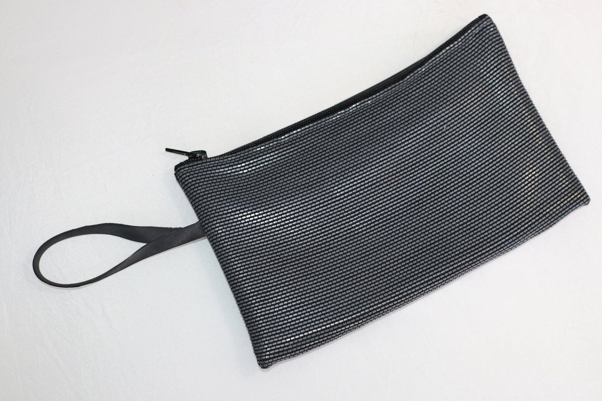 Pochette SHAMA bi-matière en chambre à air de camion et en latex gris