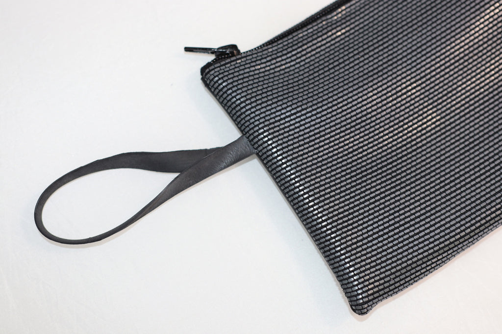 Pochette SHAMA bi-matière en chambre à air de camion et en latex gris