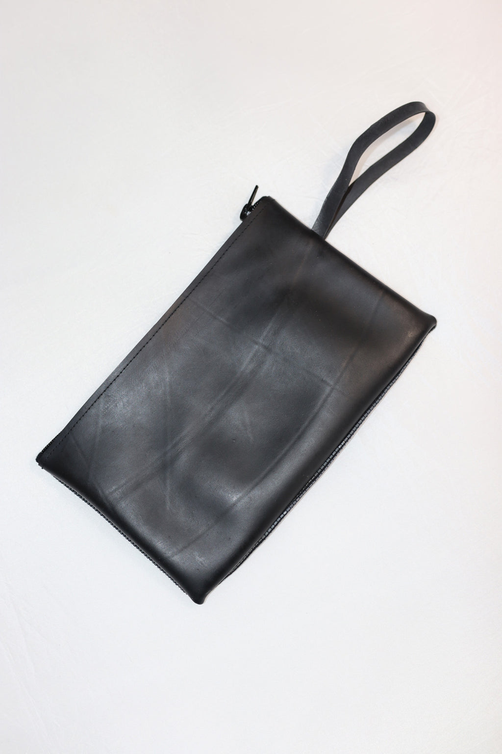 Pochette SHAMA bi-matière en chambre à air de camion et en latex gris