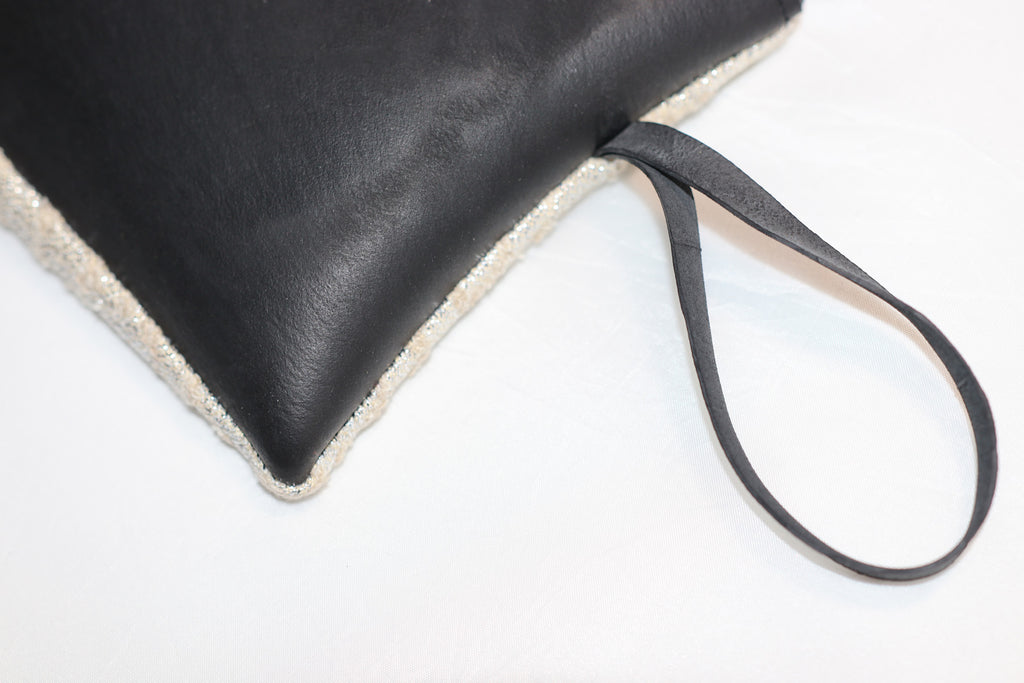 Pochette SHAMA bi-matière en chambre à air de camion et tissu beige et lurex