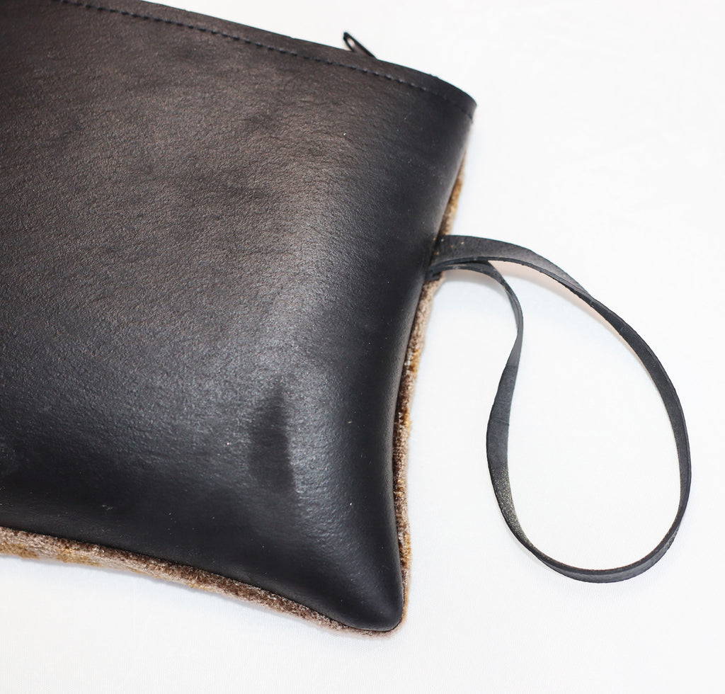 Pochette SHAMA bi-matière en chambre à air de camion et velours marron