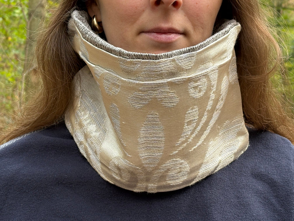 Snood - tour de cou en satin nacre et gris perle - coupe-vent