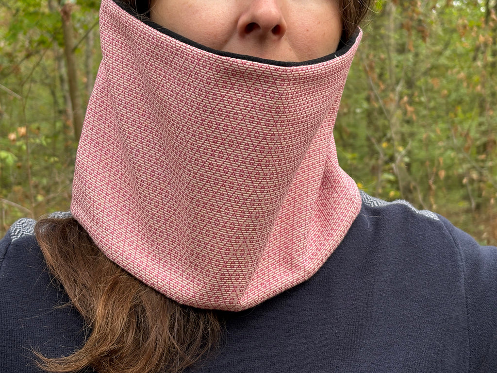 Snood - tour de cou blanc et rose à losanges