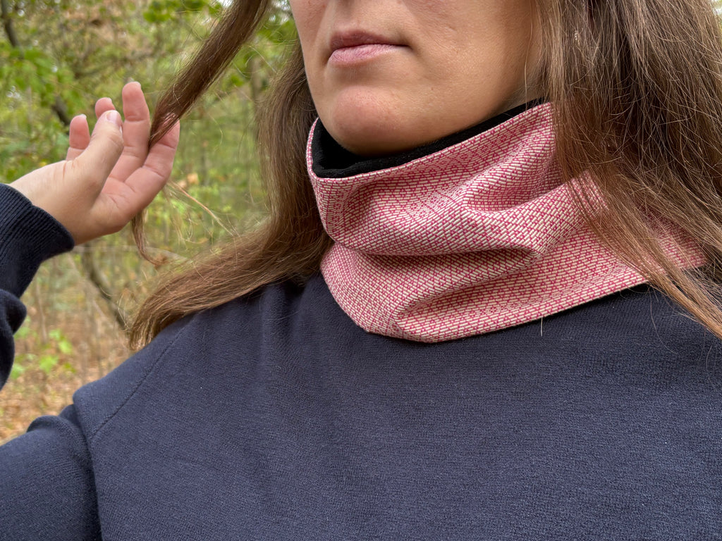 Snood - tour de cou blanc et rose à losanges