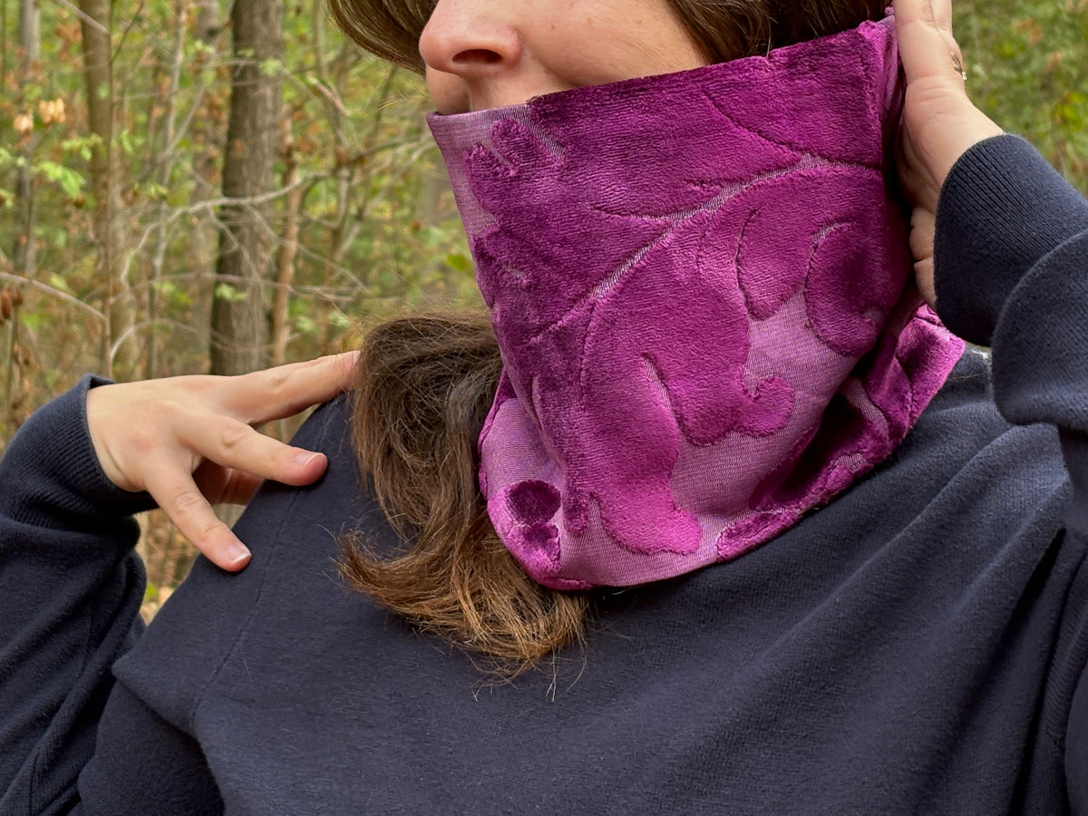 Snood - tour de cou en velours violet  à motif floral