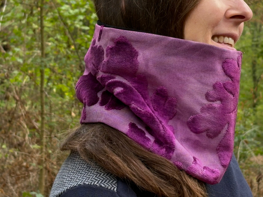 Snood - tour de cou en velours violet  à motif floral