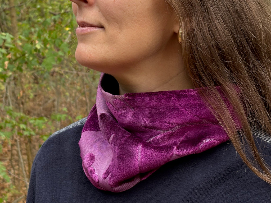 Snood - tour de cou en velours violet  à motif floral