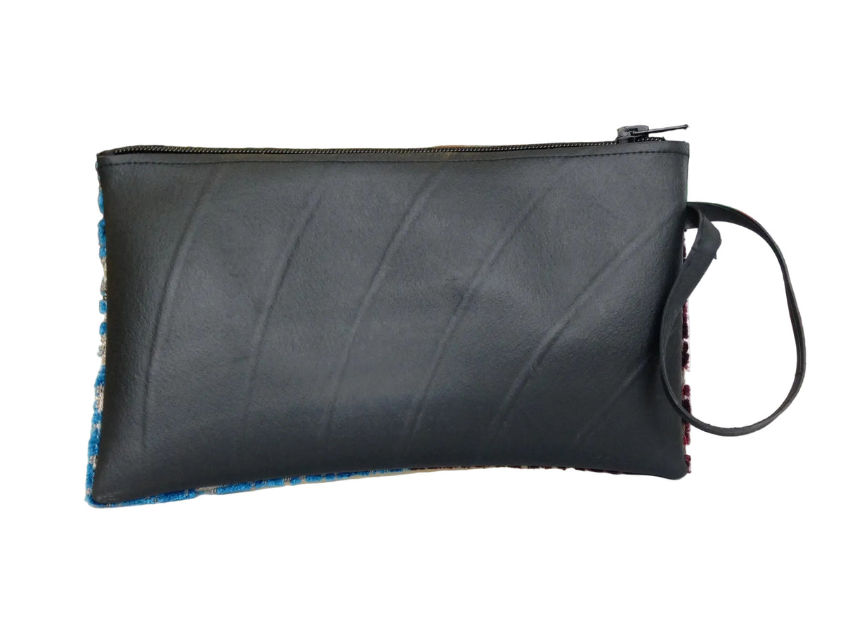 Pochette SHAMA bi-matière en chambre à air de camion et velours rouge et bleu